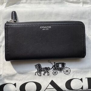 Coach accordion wallet in glove leather and silver hardware